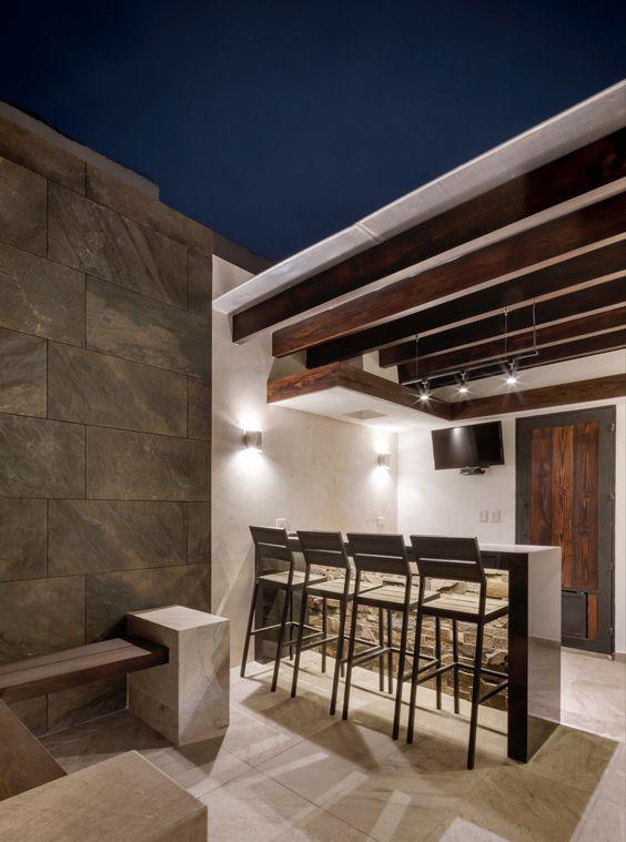 Vigas con lamparas grandes