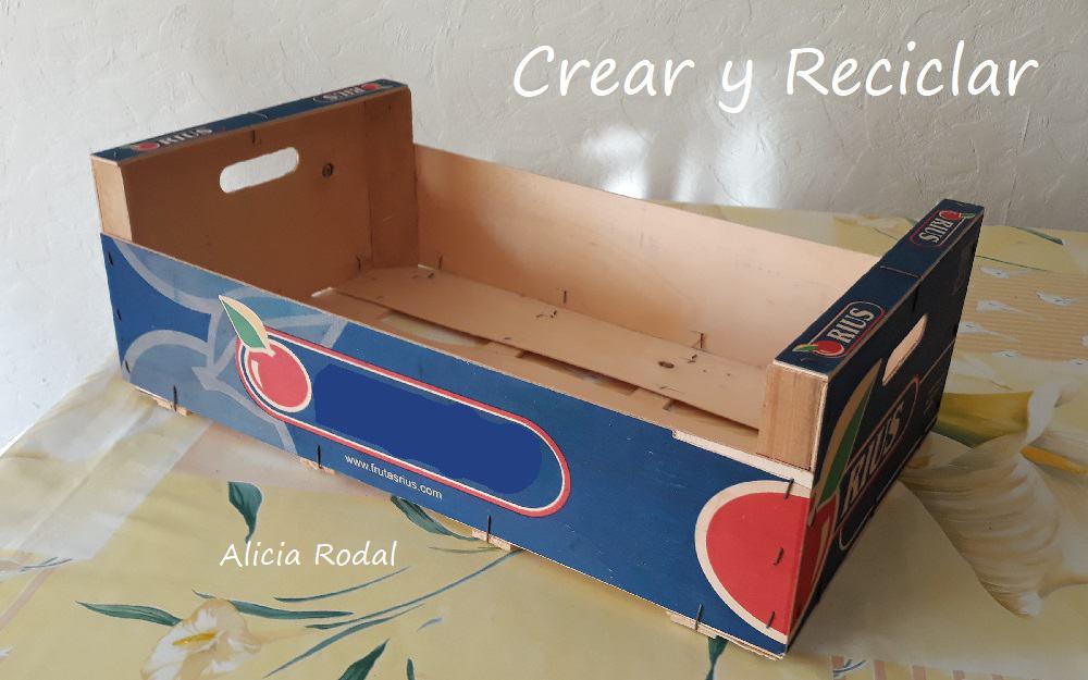 En este tutorial te muestro Cómo hacer un mueble multiusos, que sea una mesa, un baúl y al mismo tiempo una acogedora casa y cama para tu gato, y lo mejor de todo es que lo puedes hacer tú mismo con materiales reciclados. Diy