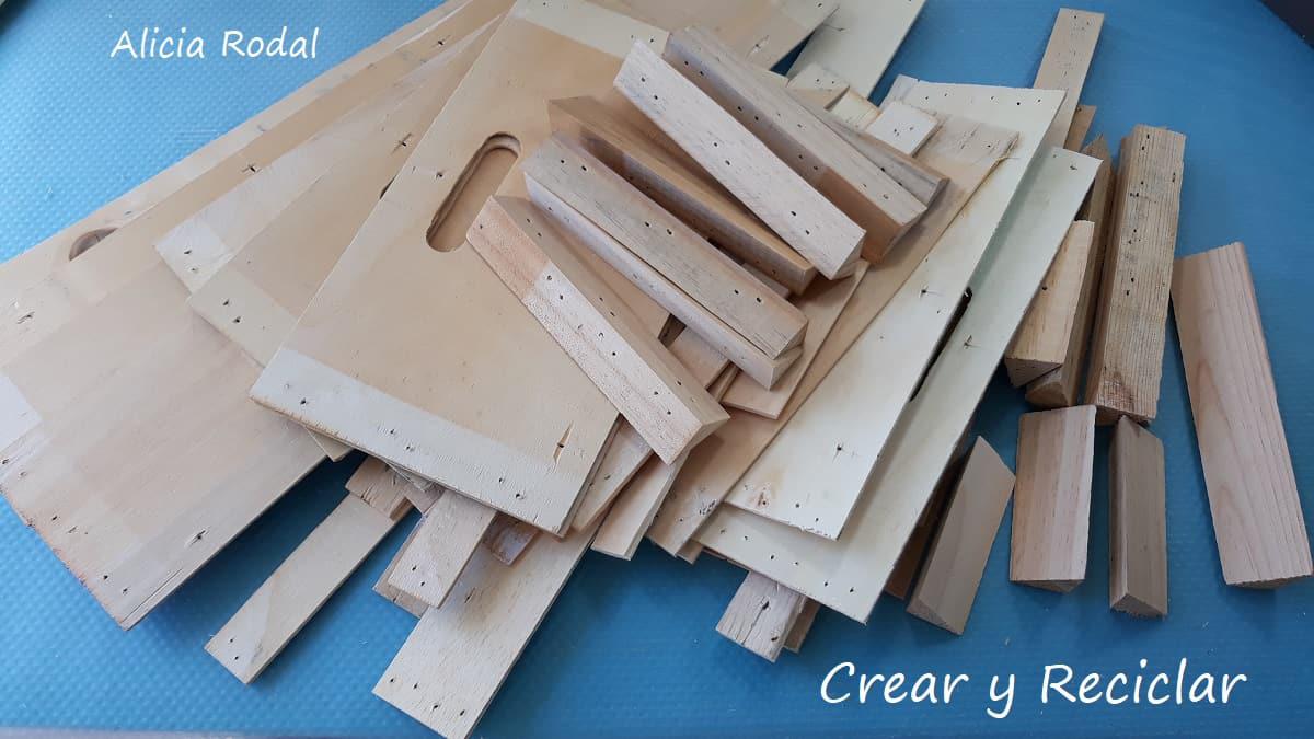 En este tutorial te muestro Cómo hacer un mueble multiusos, que sea una mesa, un baúl y al mismo tiempo una acogedora casa y cama para tu gato, y lo mejor de todo es que lo puedes hacer tú mismo con materiales reciclados. Diy