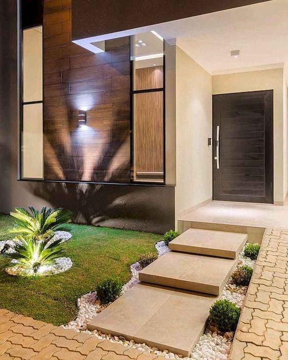 Diseños de casas modernas con jardín frontal