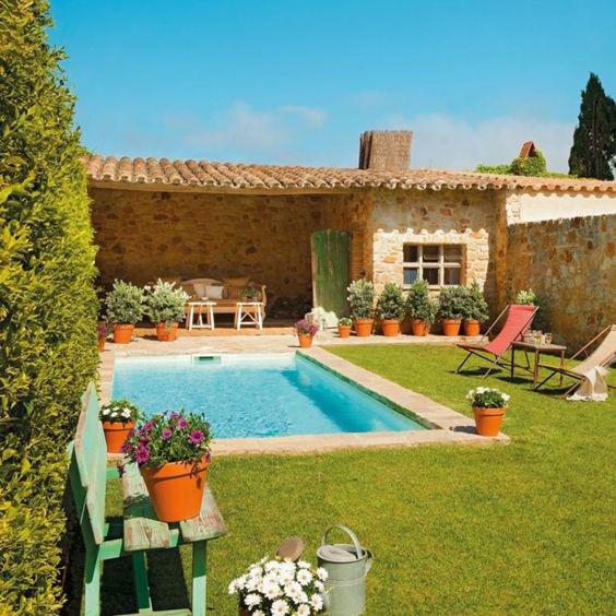 Diseños de casas con teja y piedra