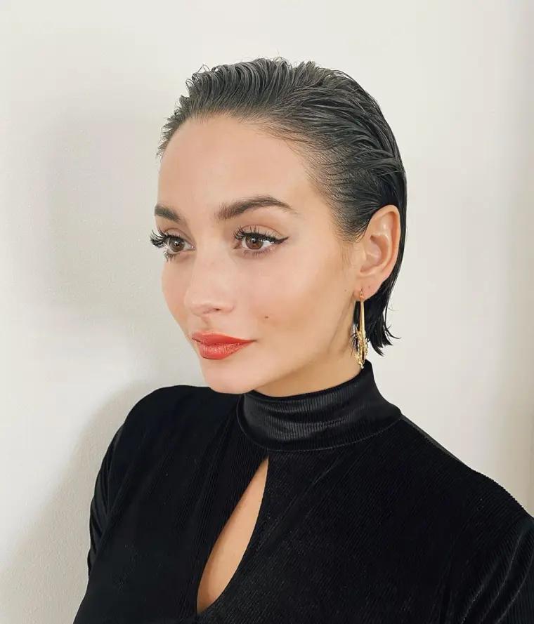 como peinar tu cabello con cabello corto: look mojado