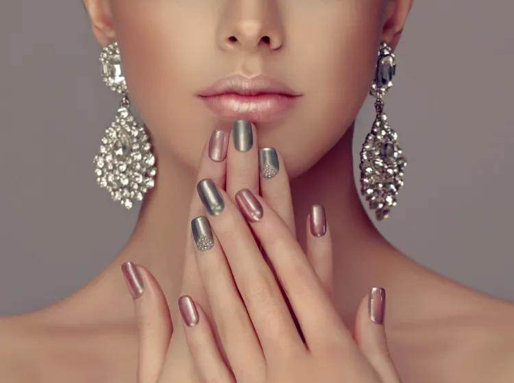 como quitar uñas postizas con kit