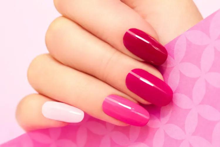 manicura de uñas postizas