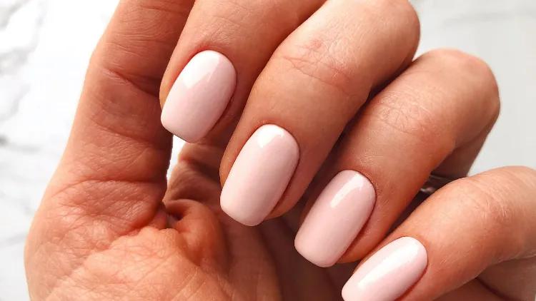 sigue los pasos para saber cómo quitar las uñas postizas