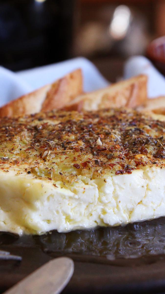 queso feta al horno aperitivo
