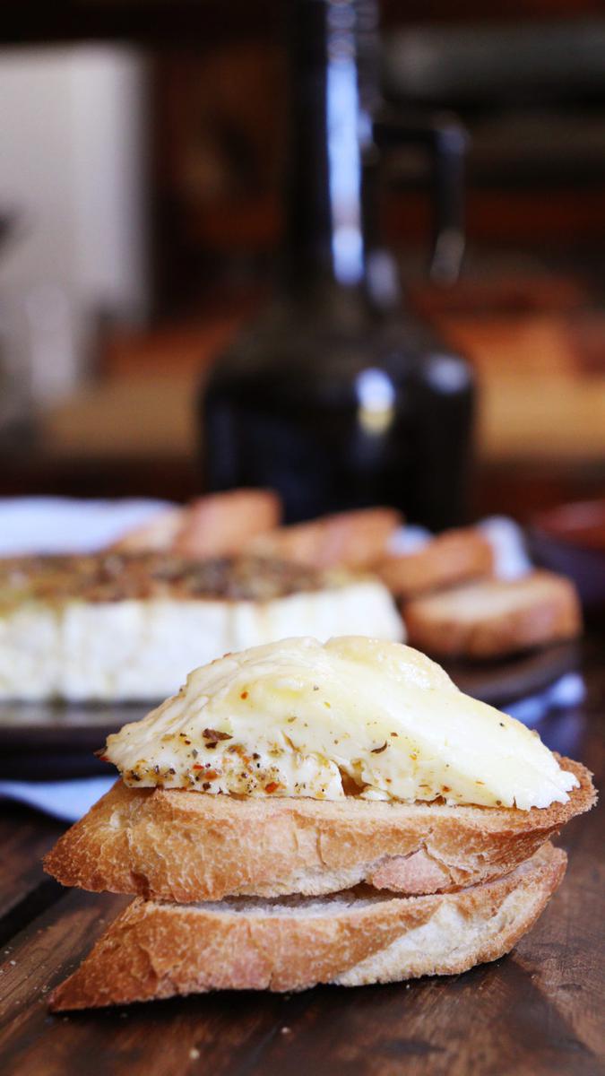 queso feta al horno aperitivo