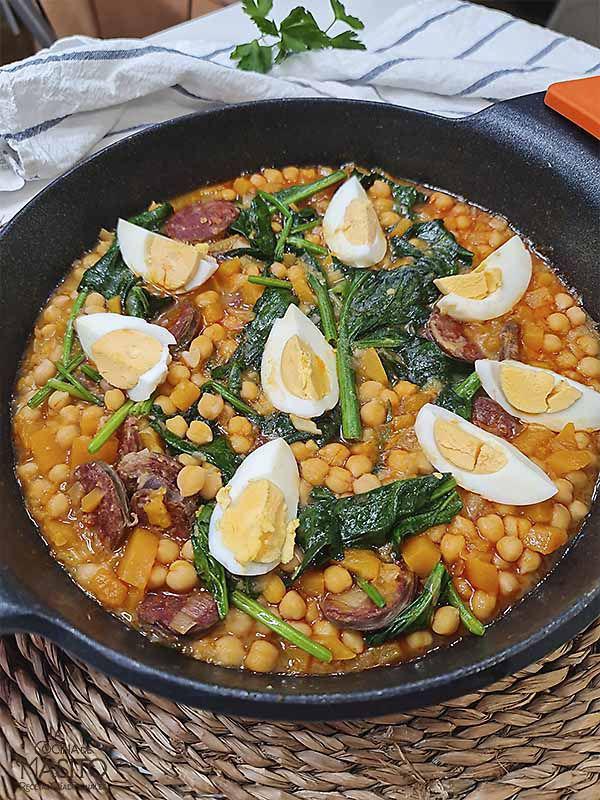 Garbanzos chorizo o receta garbanzos con chorizo de La cocina de Masito.