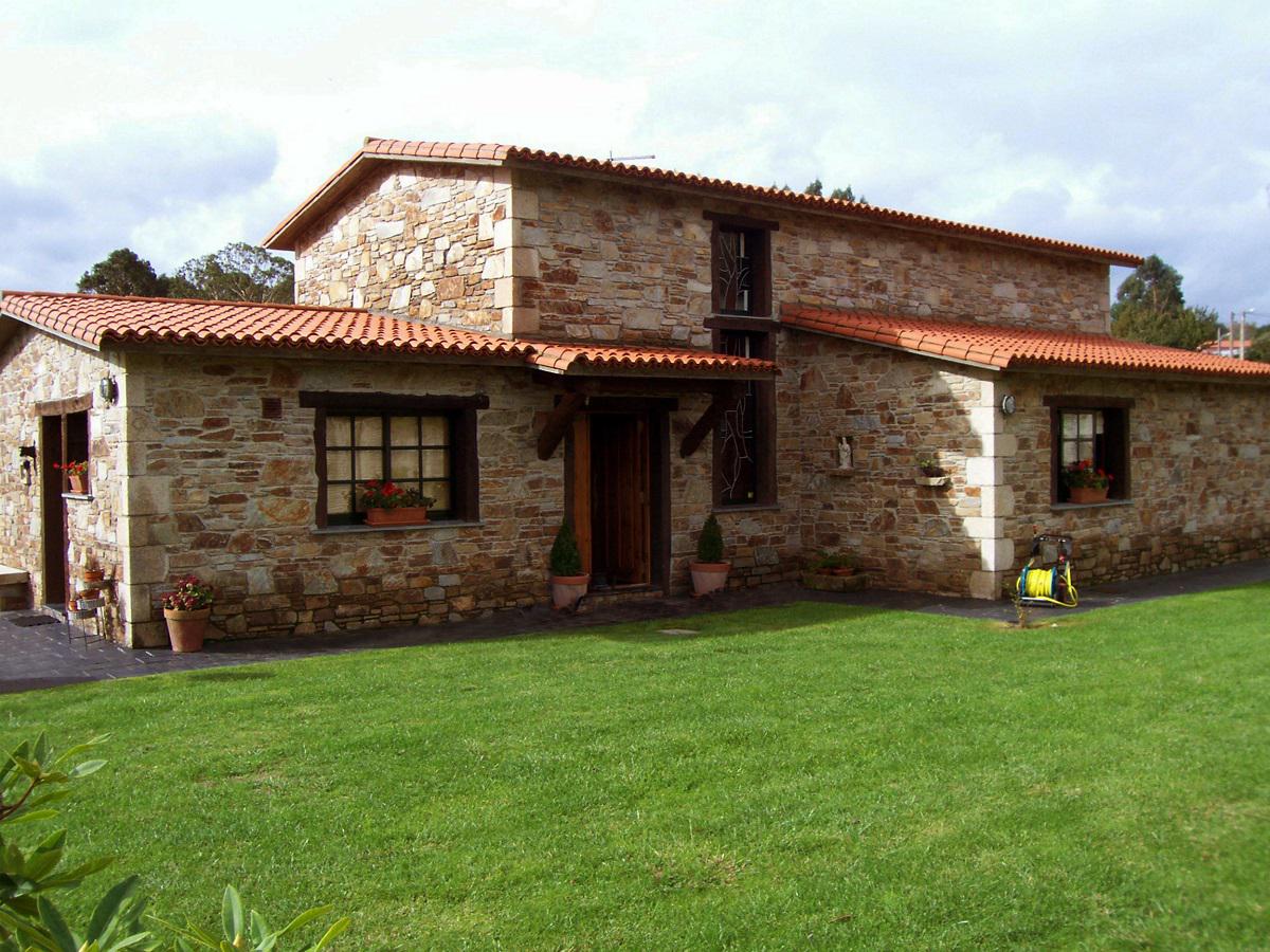 Casas tradicionales con techo inclinado