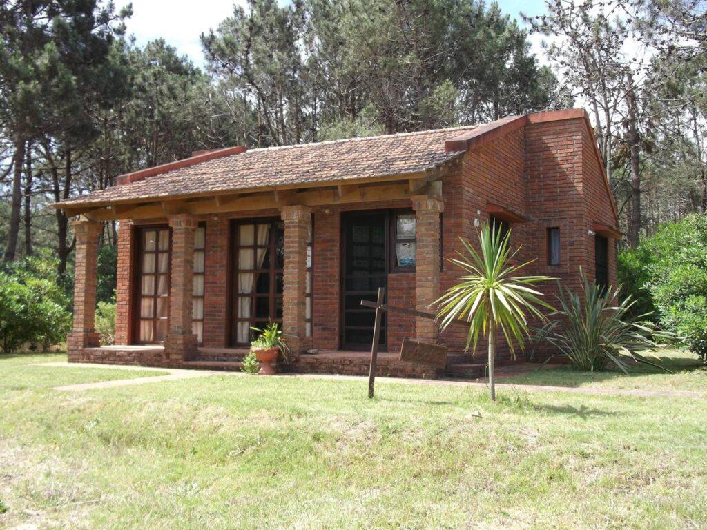Casas tradicionales con techo inclinado