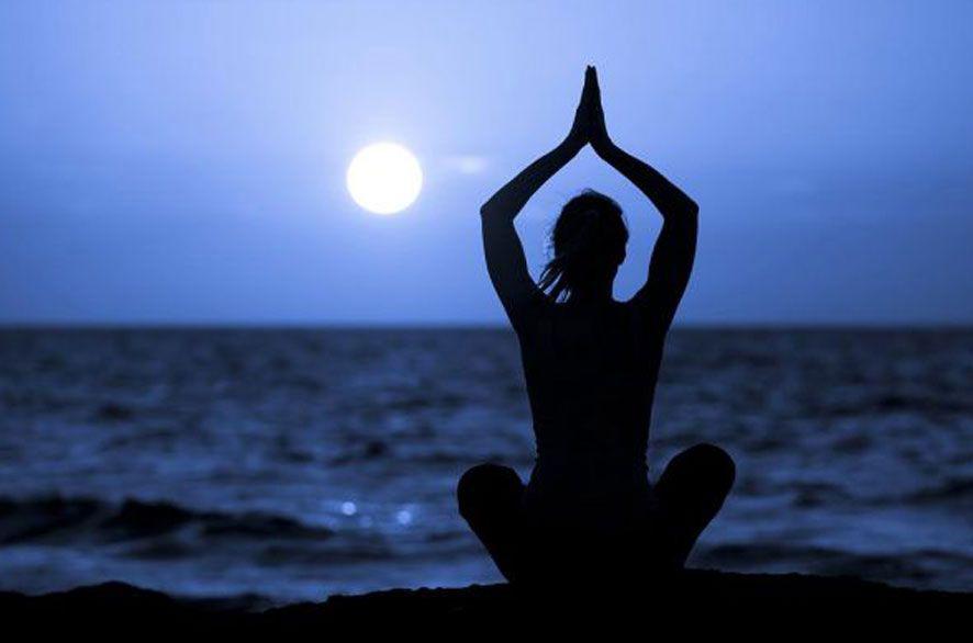Luna mujer yoga - Aprende con la luna y sus secretos a sacar el máximo partido a tu belleza
