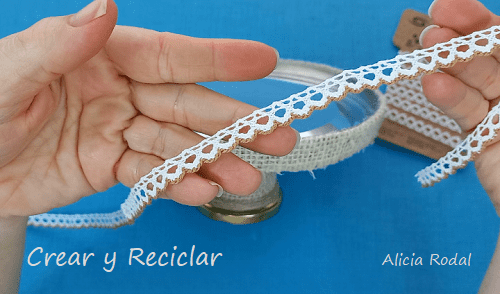 Estas ideas con Yute que te enseño en este tutorial sirven para vender, regalar o decorar tu casa, son unos pedestales, soportes, fruteros, envases o recipientes, hechos con latas de aluminio grandes, tela de saco y cuerda de yute.