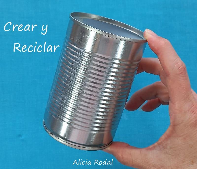 En este tutorial te enseño como aprovechar una simple bolsa de tela de saco de patatas para hacer una linda bolsa para perfumar tu armario y/o cajones de ropa, y también como crear latas decoradas de una manera fácil y rápida. Ideas para decorar, vender o regalar Diy