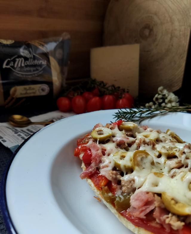 Pan-pizza con Molletes de Antequera