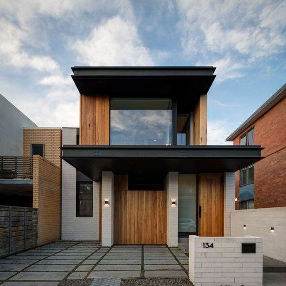 Casas con toques en negro y madera