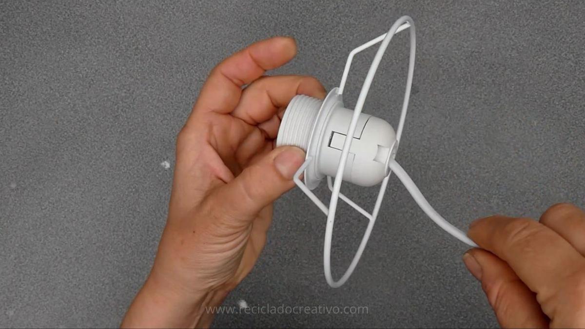 Lámpara reciclando plástico de bolsas o embalaje. Estilo nórdico Ikea Onda