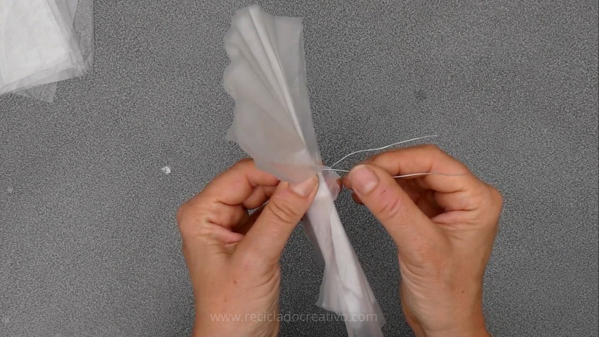 Lámpara reciclando plástico de bolsas o embalaje. Estilo nórdico Ikea Onda