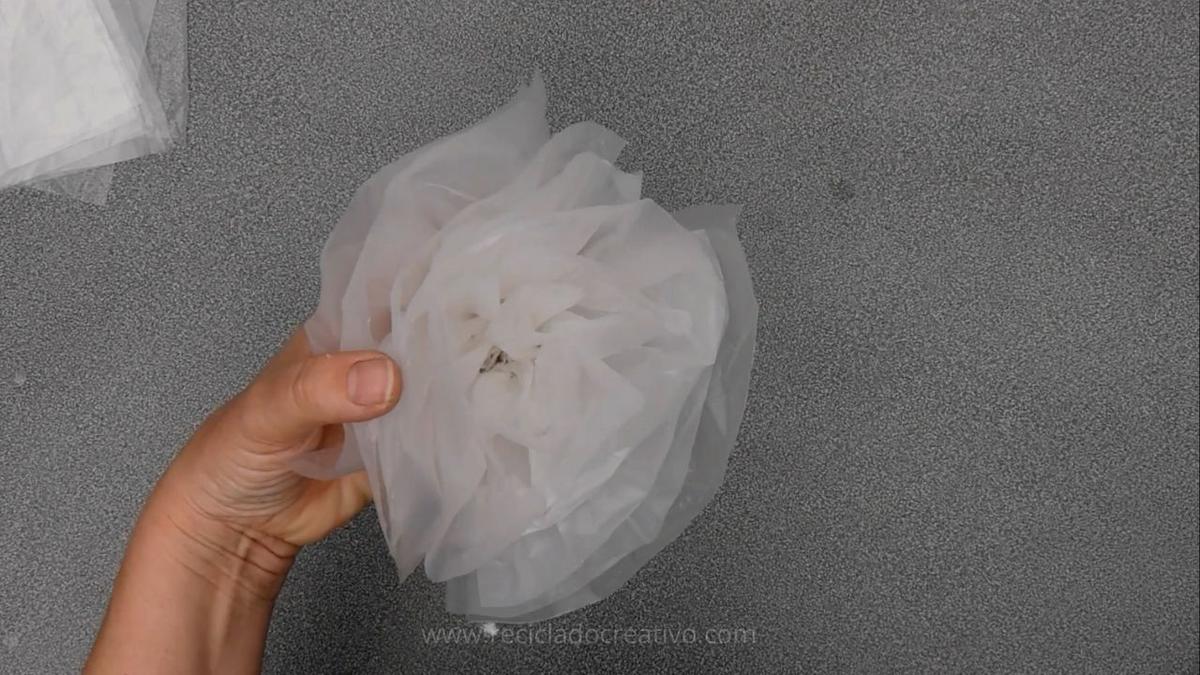 Lámpara reciclando plástico de bolsas o embalaje. Estilo nórdico Ikea Onda