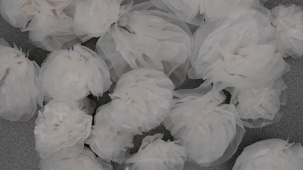 Lámpara reciclando plástico de bolsas o embalaje. Estilo nórdico Ikea Onda