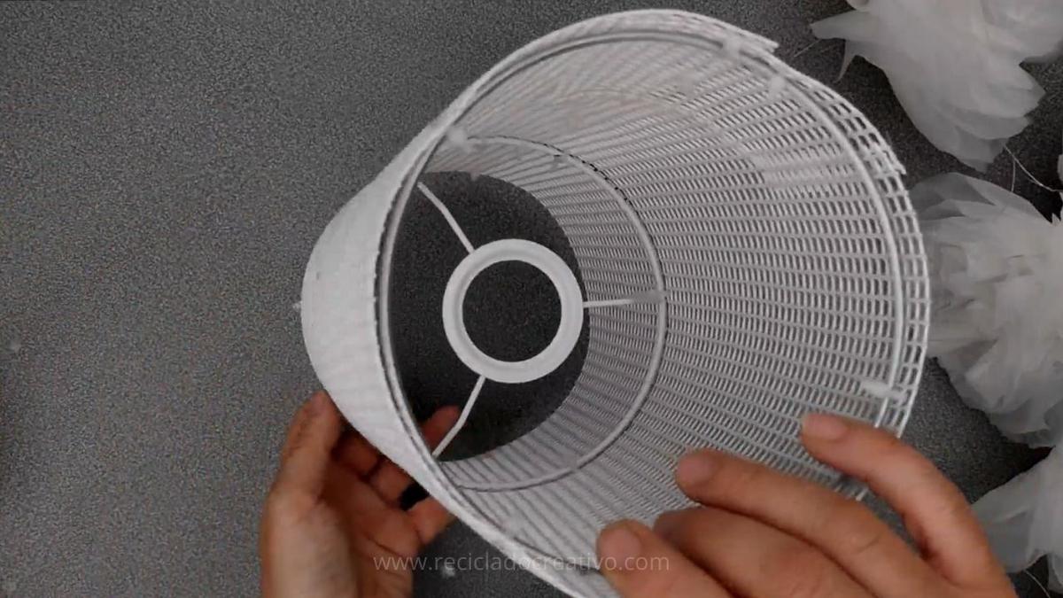 Lámpara reciclando plástico de bolsas o embalaje. Estilo nórdico Ikea Onda