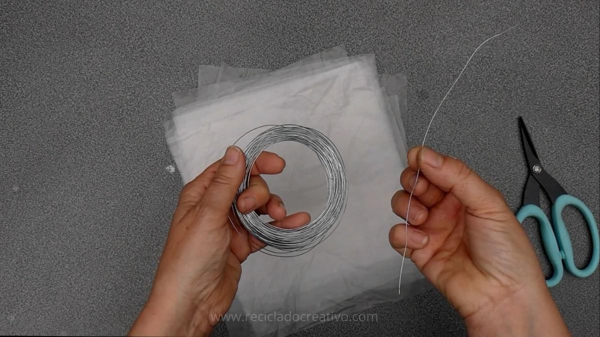 Lámpara reciclando plástico de bolsas o embalaje. Estilo nórdico Ikea Onda