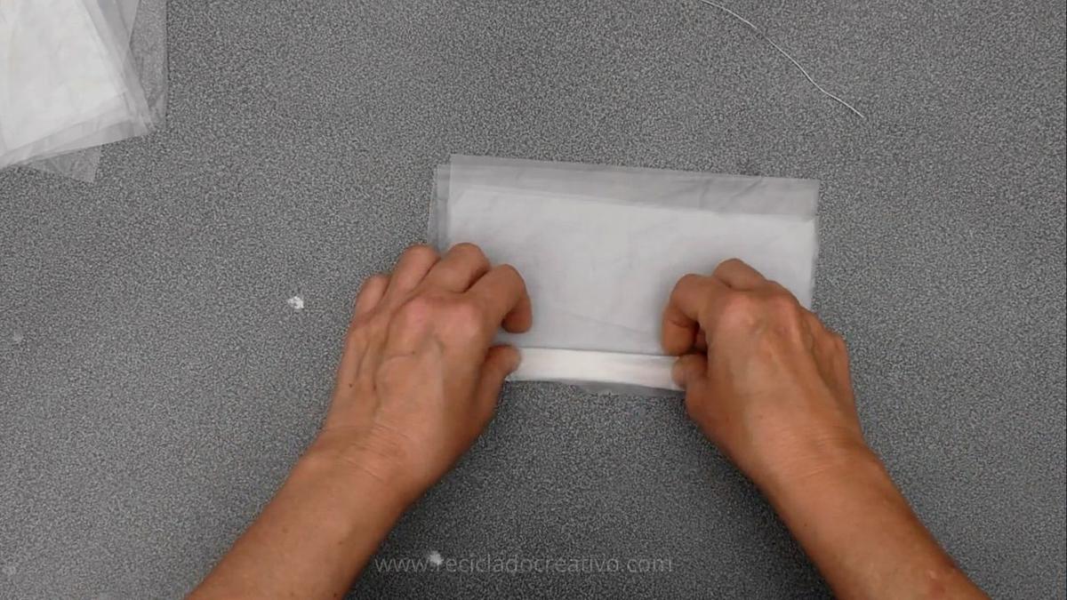 Lámpara reciclando plástico de bolsas o embalaje. Estilo nórdico Ikea Onda