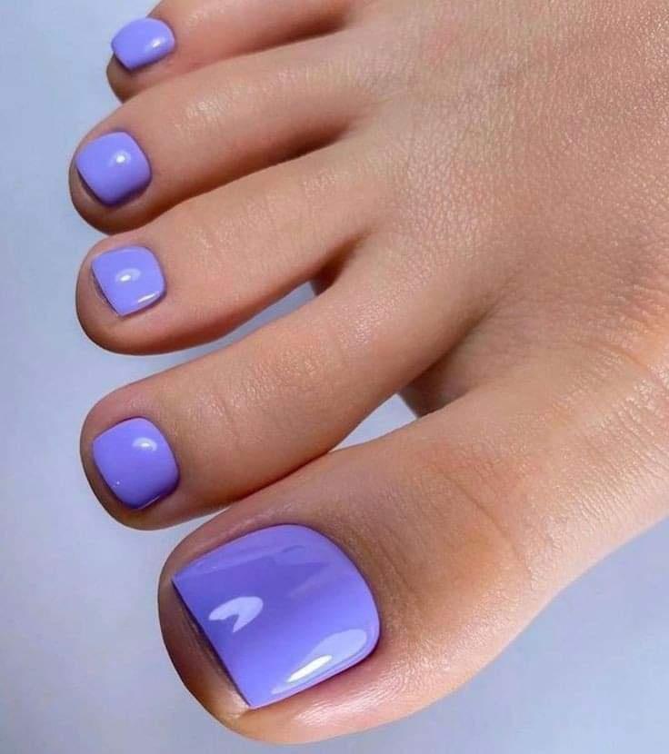 Pedicure en color lavanda