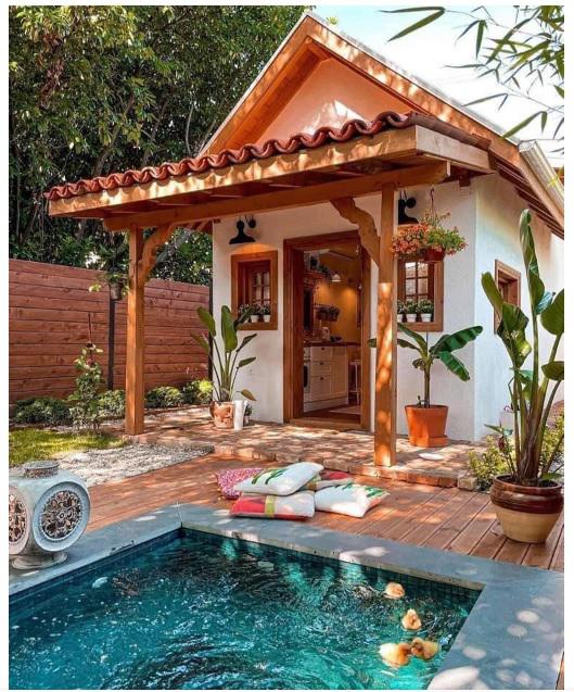 Mini casa con piscina en un terreno de 120 metros