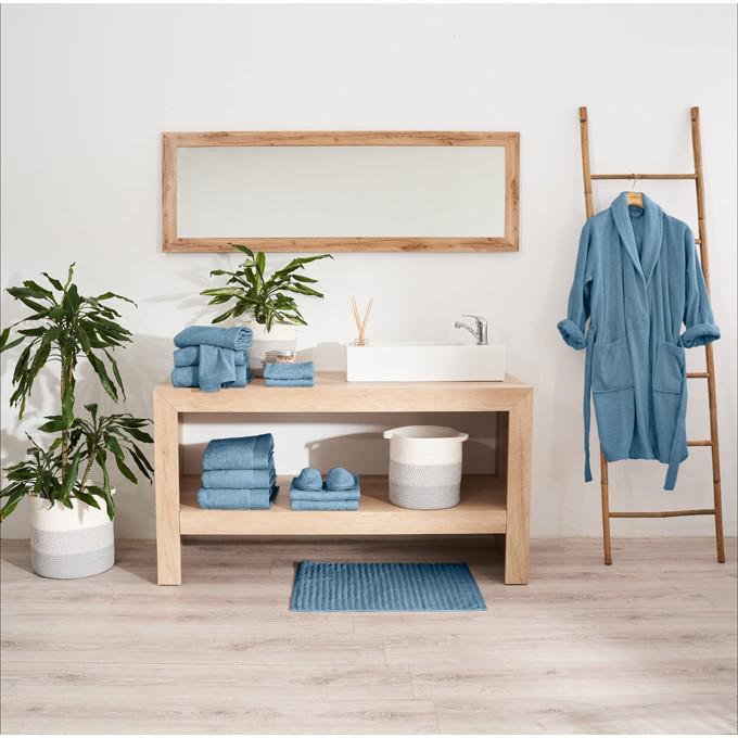 Baño en blanco y madera