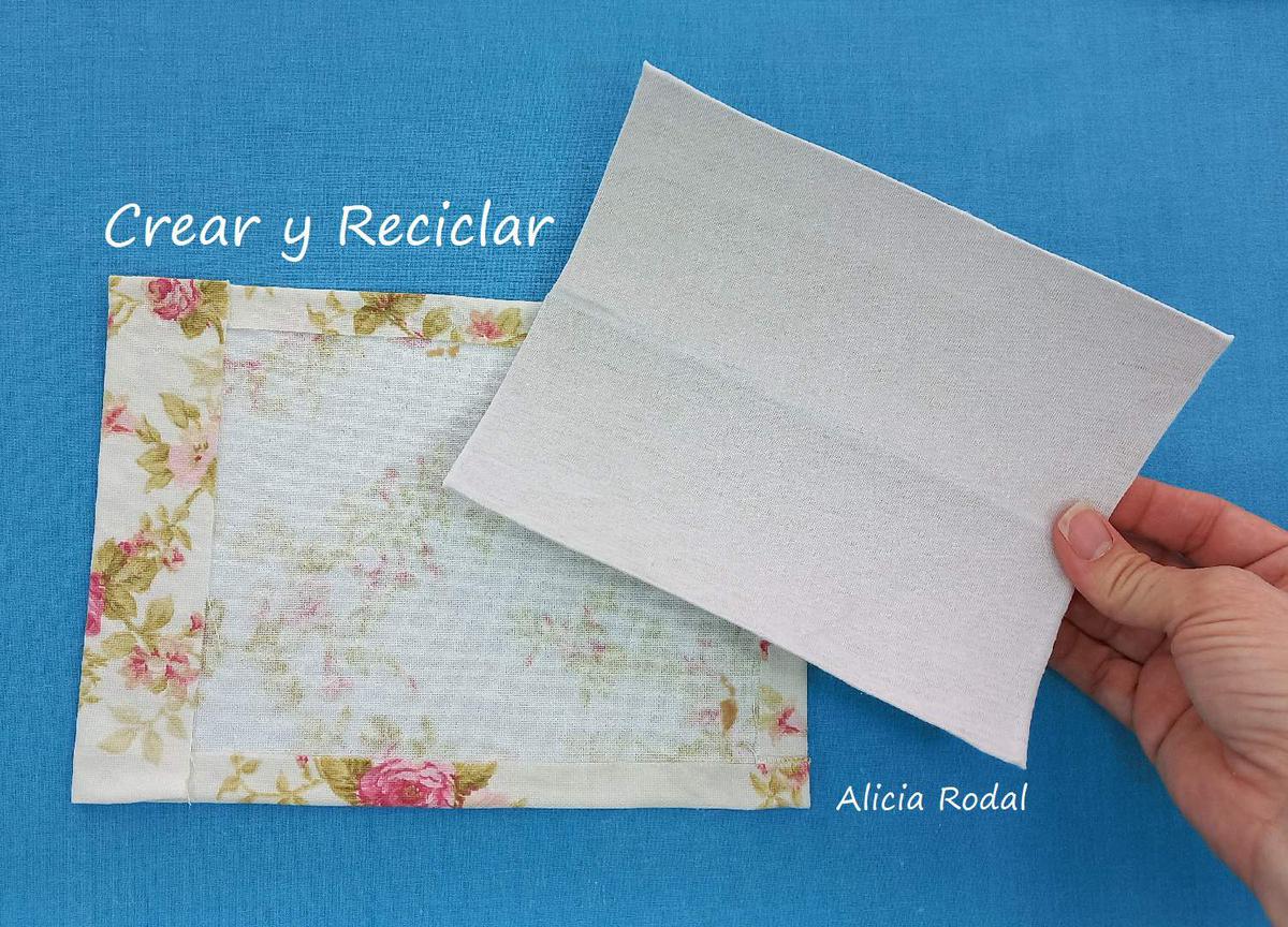 En este tutorial te voy a enseñar que puedes hacer con esos retazos de telas o ropa usada que ya no sirve y un material que todos tenemos en casa, los tubos o rollos de cartón del papel de cocina y baño. Son 3 ideas de prácticos y funcionales estuches que puedes hacer para ti, para vender o regalar.