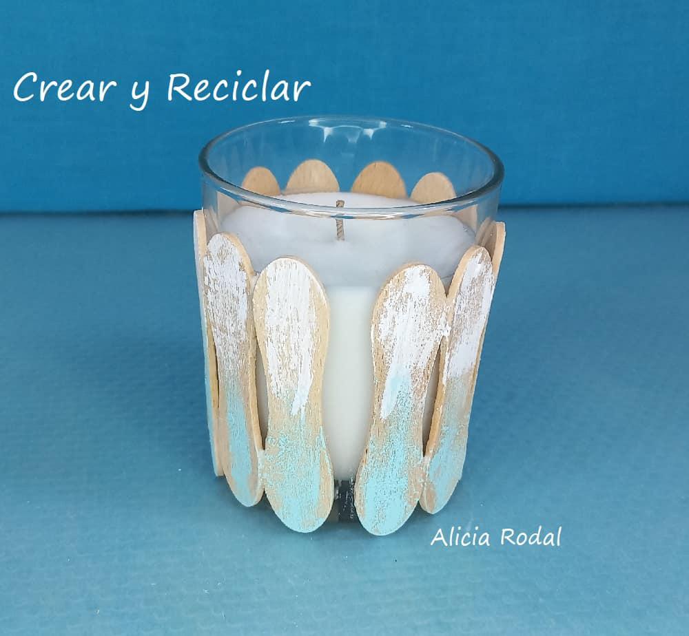 En este tutorial te voy a mostrar 3 ideas de manualidades con las que podemos decorar frascos, botellas o vasos de vidrio o cristal, con un toque rústico y veraniego al mismo tiempo.