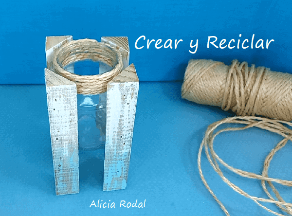 En este tutorial te voy a mostrar 3 ideas de manualidades con las que podemos decorar frascos, botellas o vasos de vidrio o cristal, con un toque rústico y veraniego al mismo tiempo.