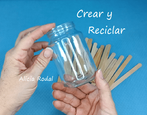 En este tutorial te voy a mostrar 3 ideas de manualidades con las que podemos decorar frascos, botellas o vasos de vidrio o cristal, con un toque rústico y veraniego al mismo tiempo.