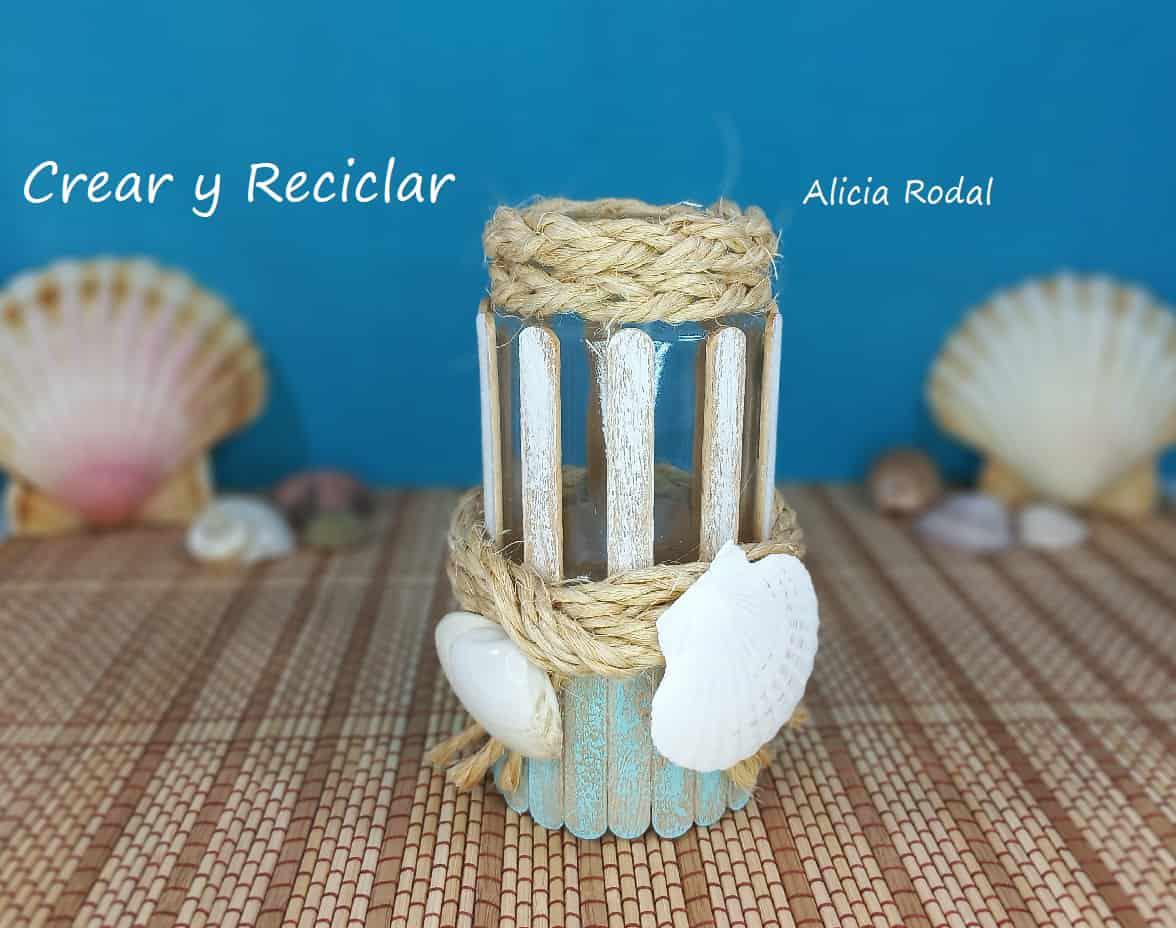 En este tutorial te voy a mostrar 3 ideas de manualidades con las que podemos decorar frascos, botellas o vasos de vidrio o cristal, con un toque rústico y veraniego al mismo tiempo.