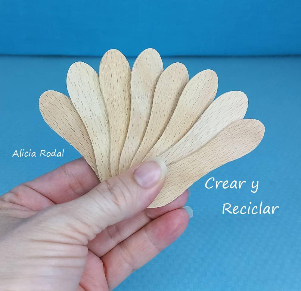 En este tutorial te voy a mostrar 3 ideas de manualidades con las que podemos decorar frascos, botellas o vasos de vidrio o cristal, con un toque rústico y veraniego al mismo tiempo.