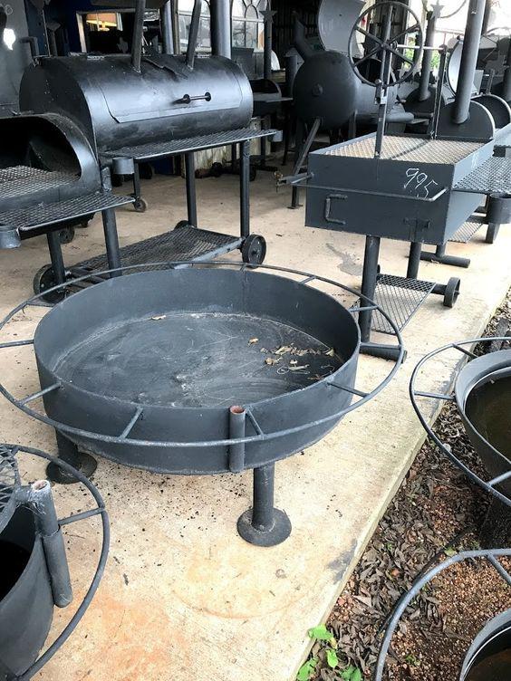 Barbacoas exteriores de fierro estilo rústico