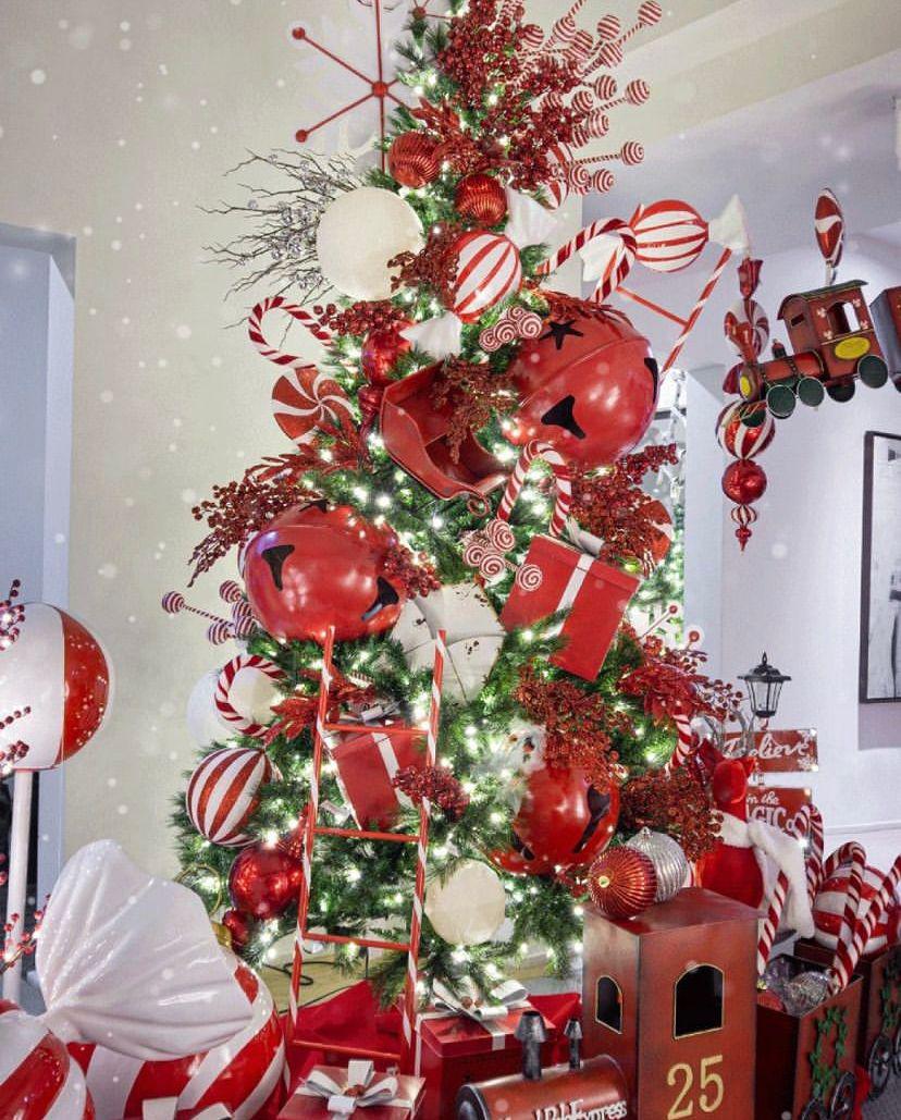 Ideas de decoración de navidad moderna con cascabeles gigantes