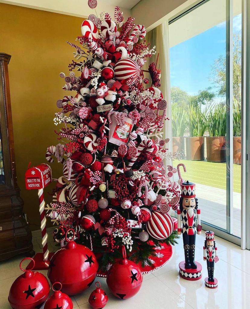 Ideas de decoración de navidad moderna con cascabeles gigantes