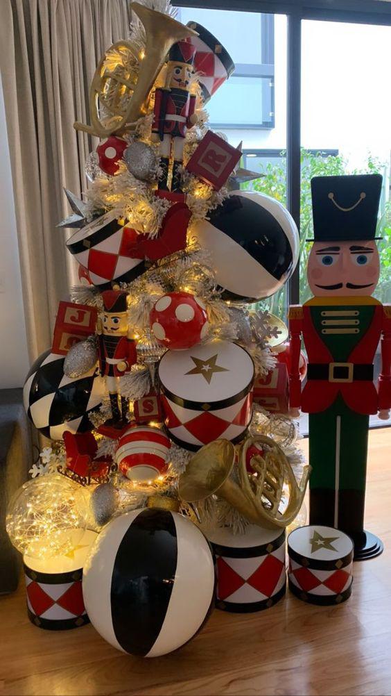 Como decorar la base del árbol de navidad