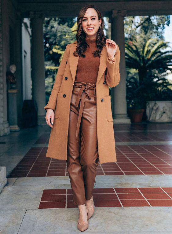 Ideas de outfits color café que ya viene el otoño