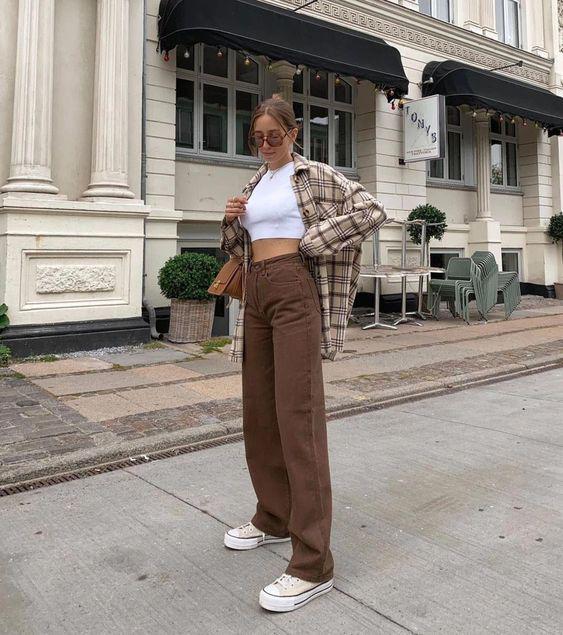 Looks casuales y básicos color café