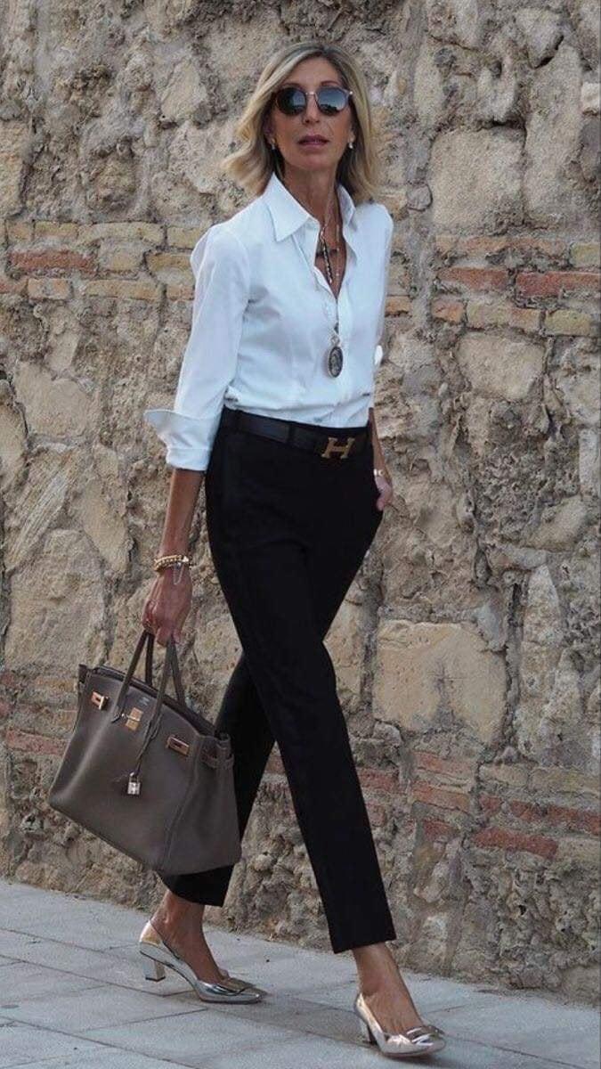 Camisas blancas con pantalones negros