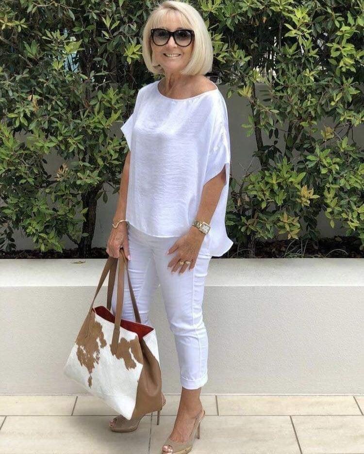 Outfits de blusas blancas con pantalones blancos