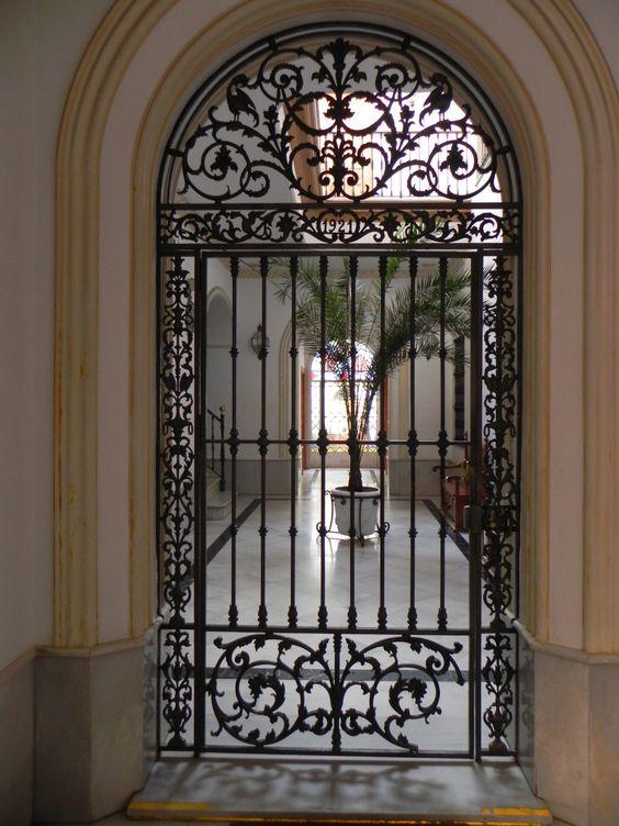 Puertas de hierro estilo tradicional
