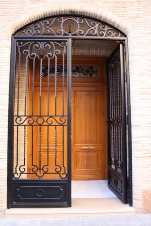 Puertas de hierro forjado sencillas