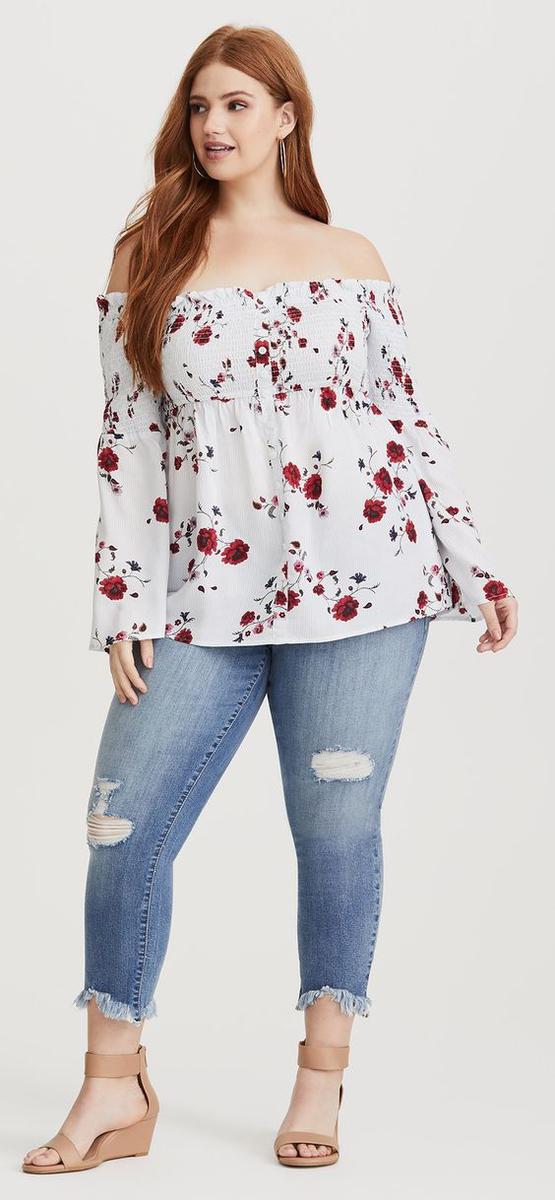 Outfits con blusas off the shoulders