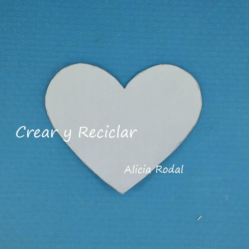 En este tutorial aprenderás a hacer 7 diseños diferentes de adornitos que puedes usar como decoración navideña para decorar el arbolito o pino de Navidad o en cualquier otro tipo de decoración para tu casa.