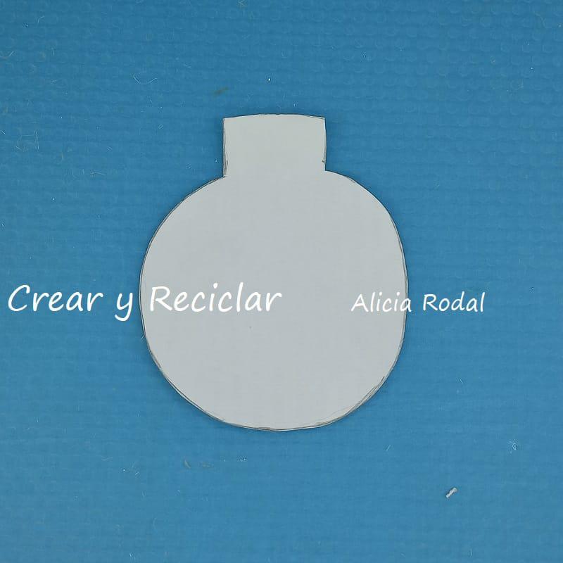 En este tutorial aprenderás a hacer 7 diseños diferentes de adornitos que puedes usar como decoración navideña para decorar el arbolito o pino de Navidad o en cualquier otro tipo de decoración para tu casa.