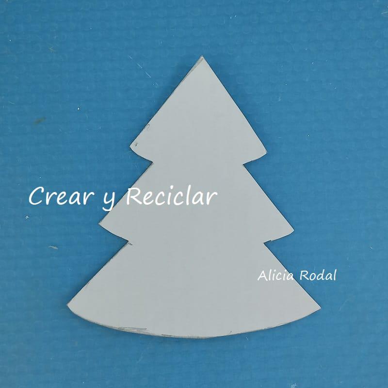 En este tutorial aprenderás a hacer 7 diseños diferentes de adornitos que puedes usar como decoración navideña para decorar el arbolito o pino de Navidad o en cualquier otro tipo de decoración para tu casa.