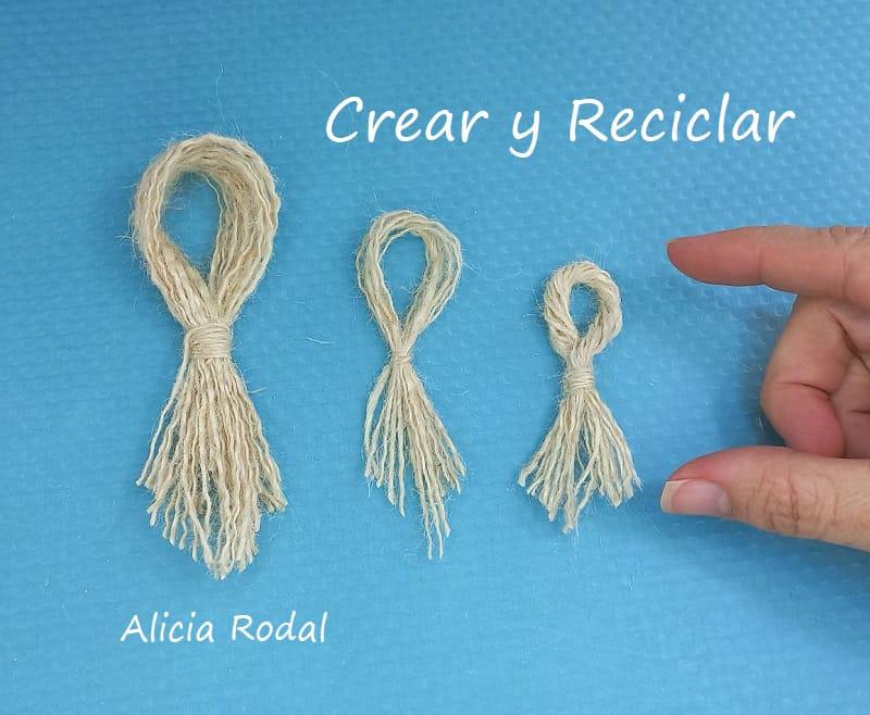 Si quieres aprender a hacer lazos o moños de maneras distintas para tus manualidades, para decorar su ropa o para cualquier cosa que se te ocurra, no te puedes perder este tutorial donde vas a aprender 10 formas básicas de hacer lazos de varias formas, tamaños, combinando diferentes materiales y con técnicas distintas. Diy